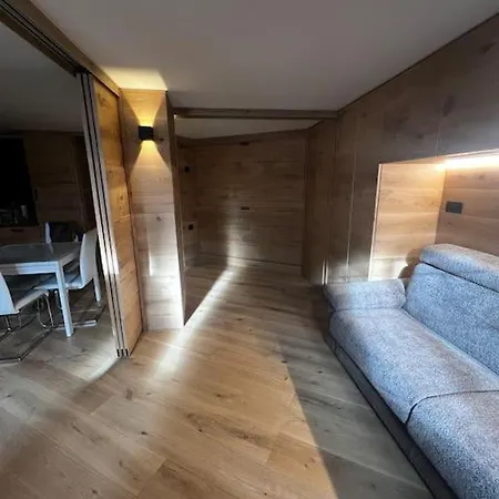 Guesthost - Mulino Del Bianco - Comfy Studio-Flat Apartament La Thuile